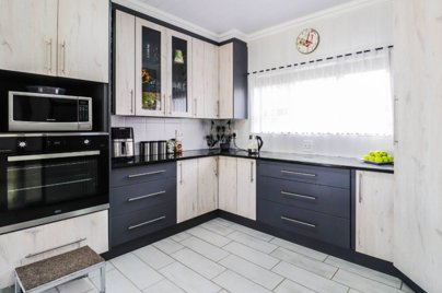 5 Bedroom Property for Sale in Dana Bay Western Cape